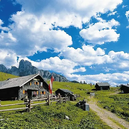 Alpenglahen Apartment *